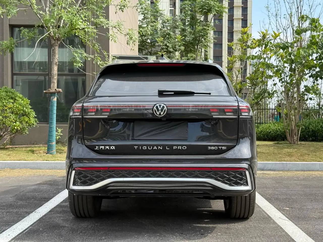 Volkswagen 2026 Tiguan L PRO 2.0TSI 380TSI Two-Drive R-Line Smart Collar Edition Automatic Gear 8