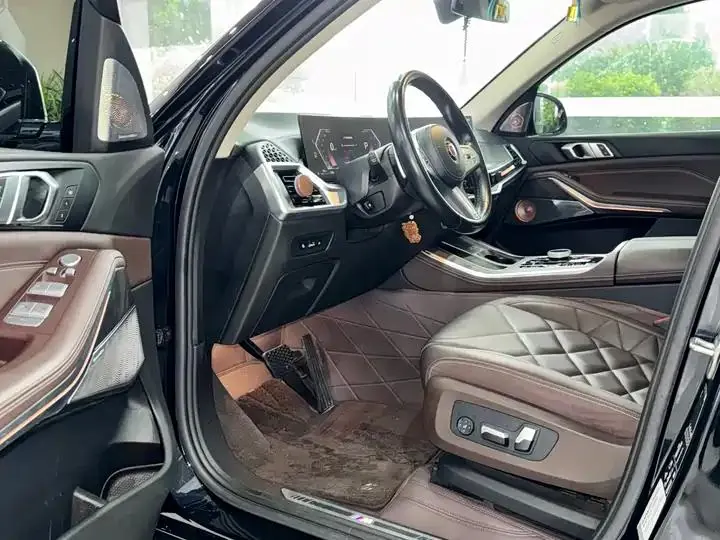 BMW X5 2023 xDrive 30Li exclusive m sports obsidian night suit 18