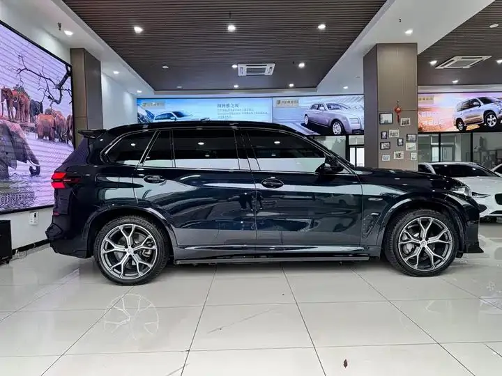BMW X5 2023 xDrive 30Li exclusive m sports obsidian night suit 4