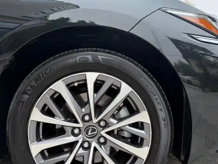 Lexus ES 2023 model 200 Premium Edition 14