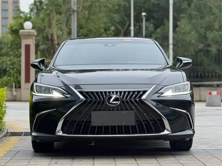 Lexus ES 2023 model 200 Premium Edition 2