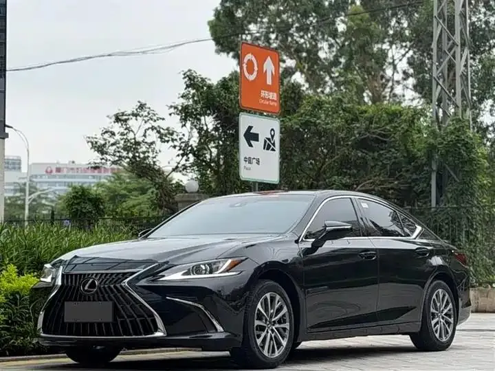 Lexus ES 2023 model 200 Premium Edition 3