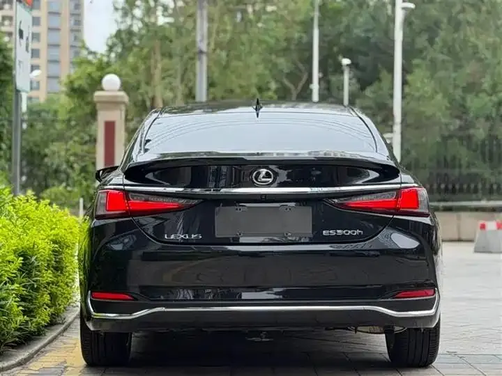 Lexus ES 2023 model 200 Premium Edition 5