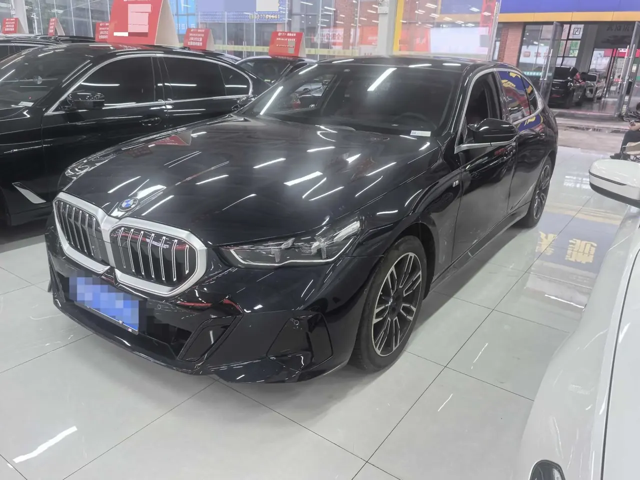 BMW 5 Series 2025 530Li 48V 2.0T Leading Model M Sport Package Automatic - View 1