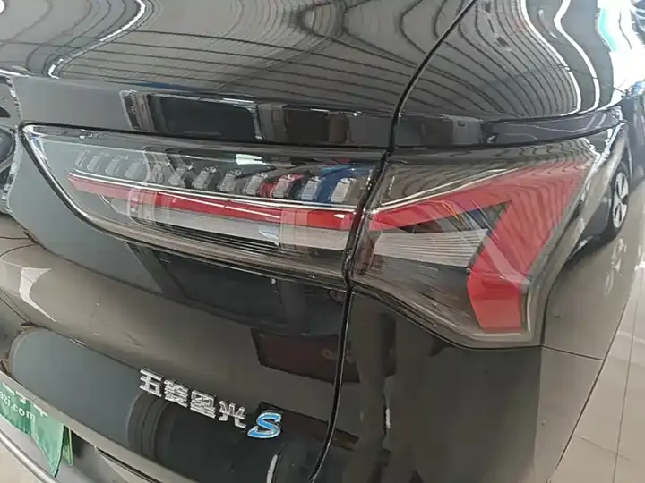 WuLing Starlight S 2025 510km Flagship 8