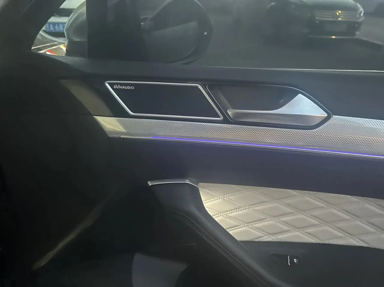 Magotan 2022 380TSI DSG Basic Model 4
