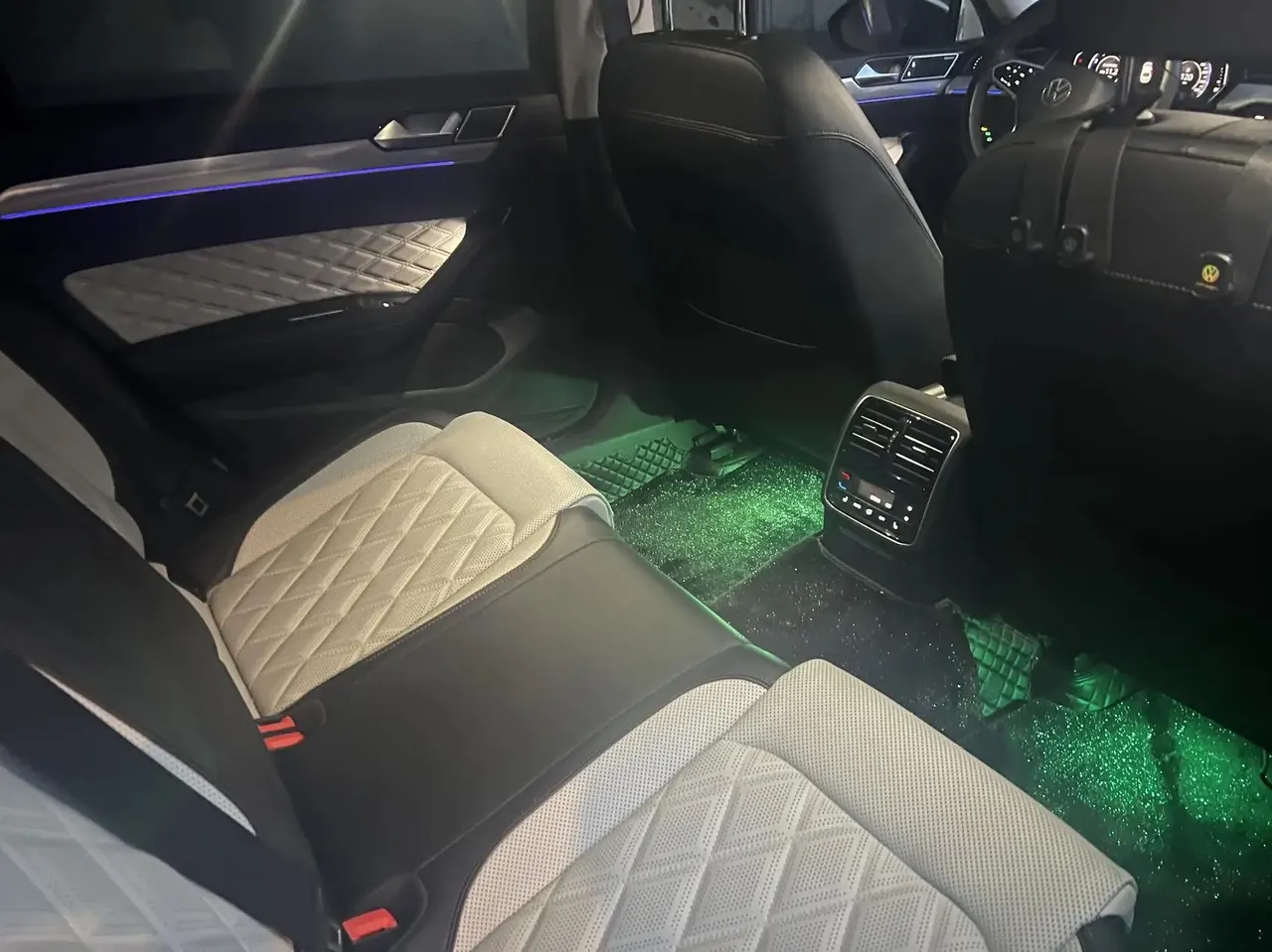 Magotan 2022 380TSI DSG Basic Model 6