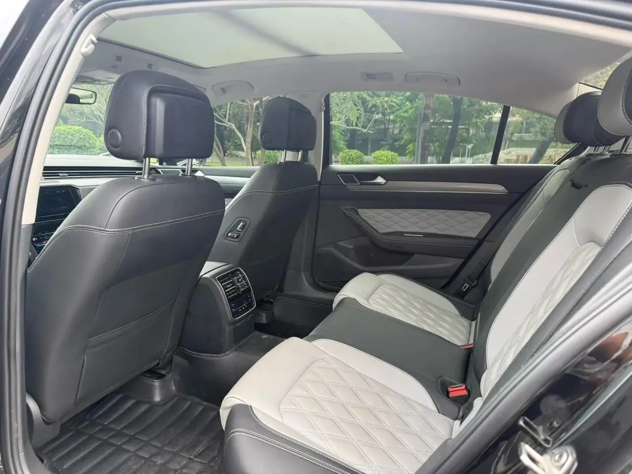 Volkswagen 2023 Magotan 2.0TSI 330TSI 2 Million Units Commemorative Edition Leading Model Automatic 17