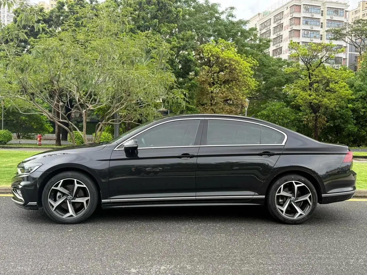 Volkswagen 2023 Magotan 2.0TSI 330TSI 2 Million Units Commemorative Edition Leading Model Automatic 2