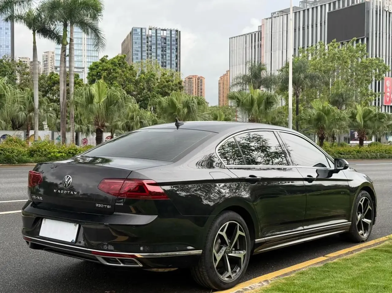 Volkswagen 2023 Magotan 2.0TSI 330TSI 2 Million Units Commemorative Edition Leading Model Automatic 3