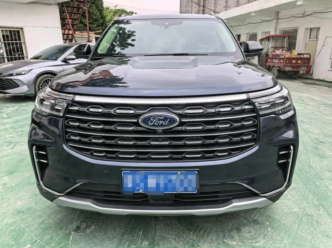 Explorer 2023 EcoBoost 285 four-wheel drive fashion plus version 7 seats 3