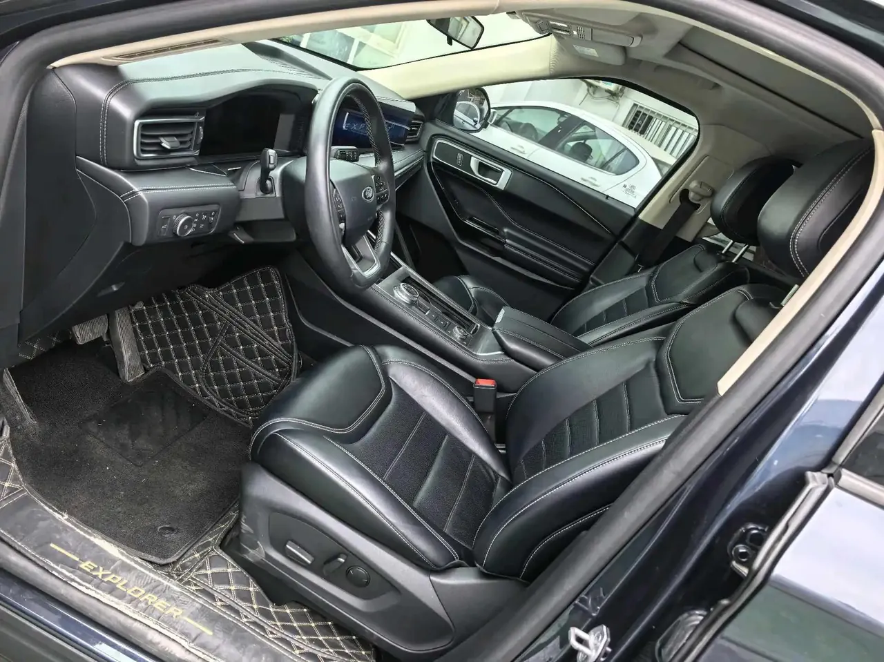 Explorer 2023 EcoBoost 285 four-wheel drive fashion plus version 7 seats 9
