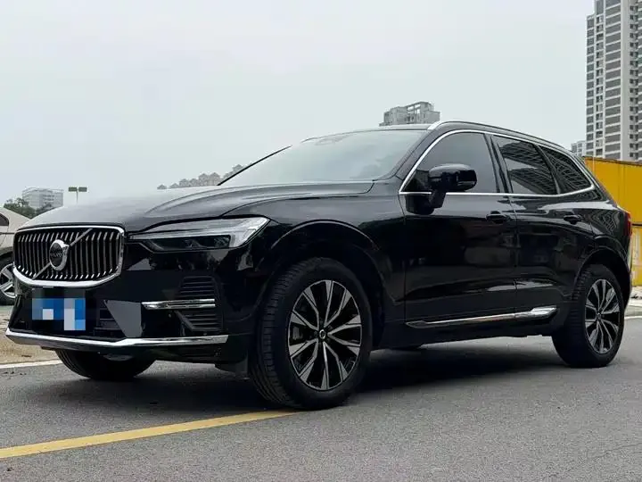 Volvo XC60 2025 B5 All-Wheel Drive Smart Luxury Edition - View 1