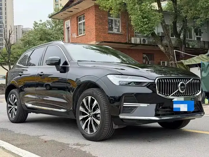 Volvo XC60 2025 B5 All-Wheel Drive Smart Luxury Edition 3