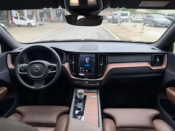 Volvo XC60 2025 B5 All-Wheel Drive Smart Luxury Edition 5