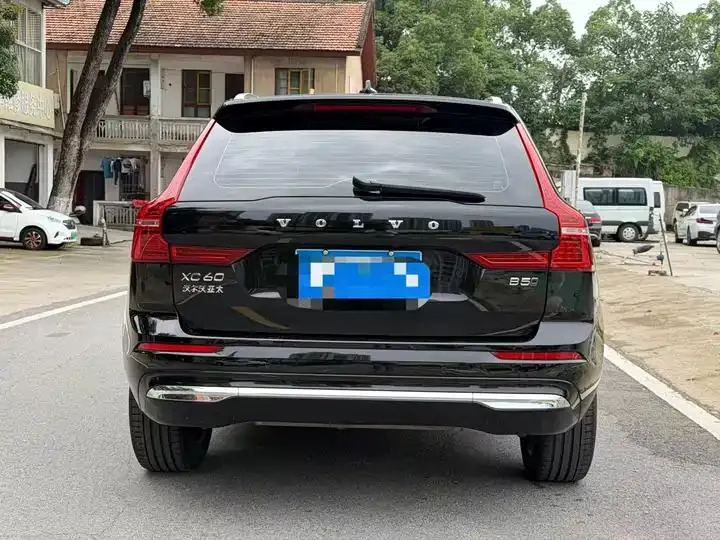 Volvo XC60 2025 B5 All-Wheel Drive Smart Luxury Edition 8