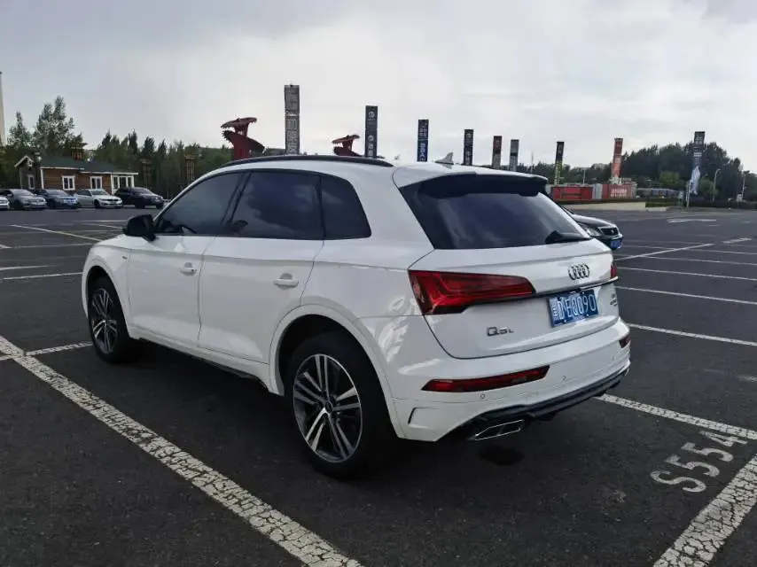 Audi 2024 Q5L Sportback 2.0TFSI 40TFSI luxury automatic 3
