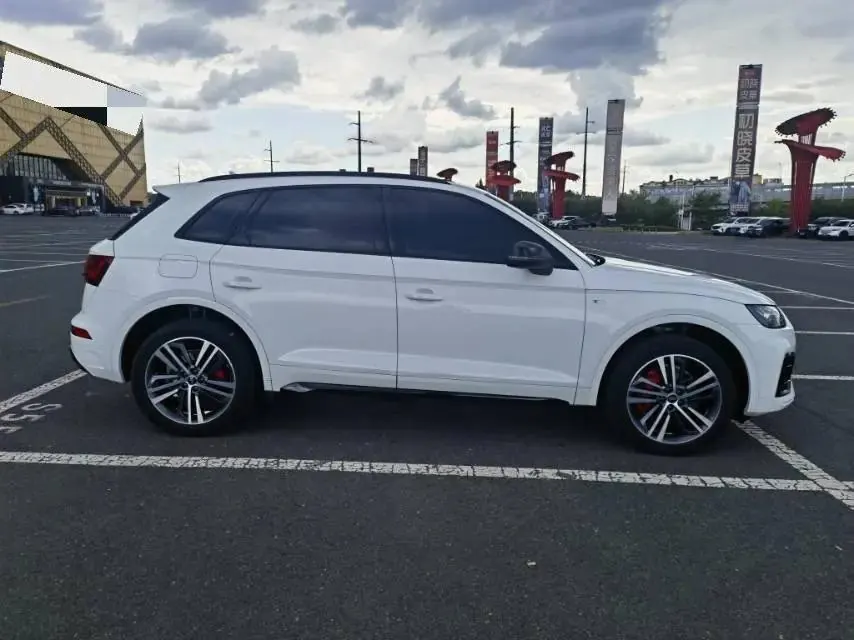 Audi 2024 Q5L Sportback 2.0TFSI 40TFSI luxury automatic 5