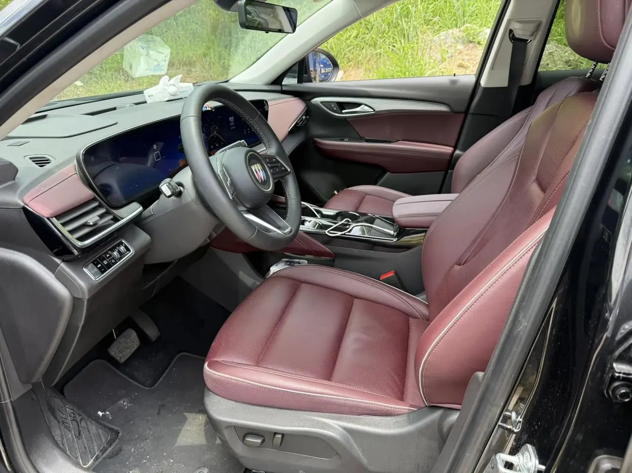 Buick 2025 Enclave Plus 2.0T 28T Two-Wheel-Drive Platinum Edition Automatic 3