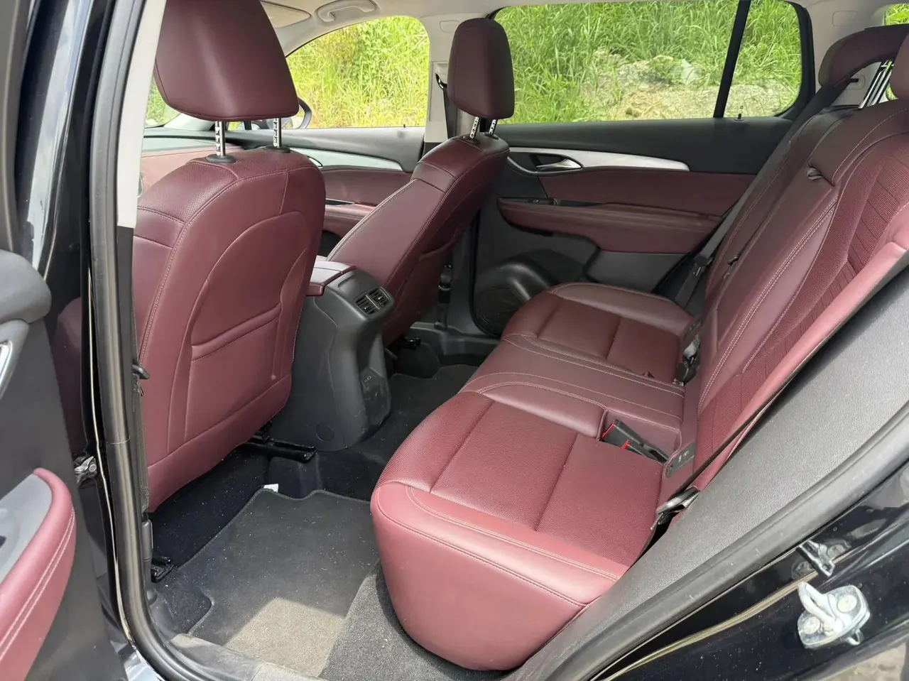 Buick 2025 Enclave Plus 2.0T 28T Two-Wheel-Drive Platinum Edition Automatic 4