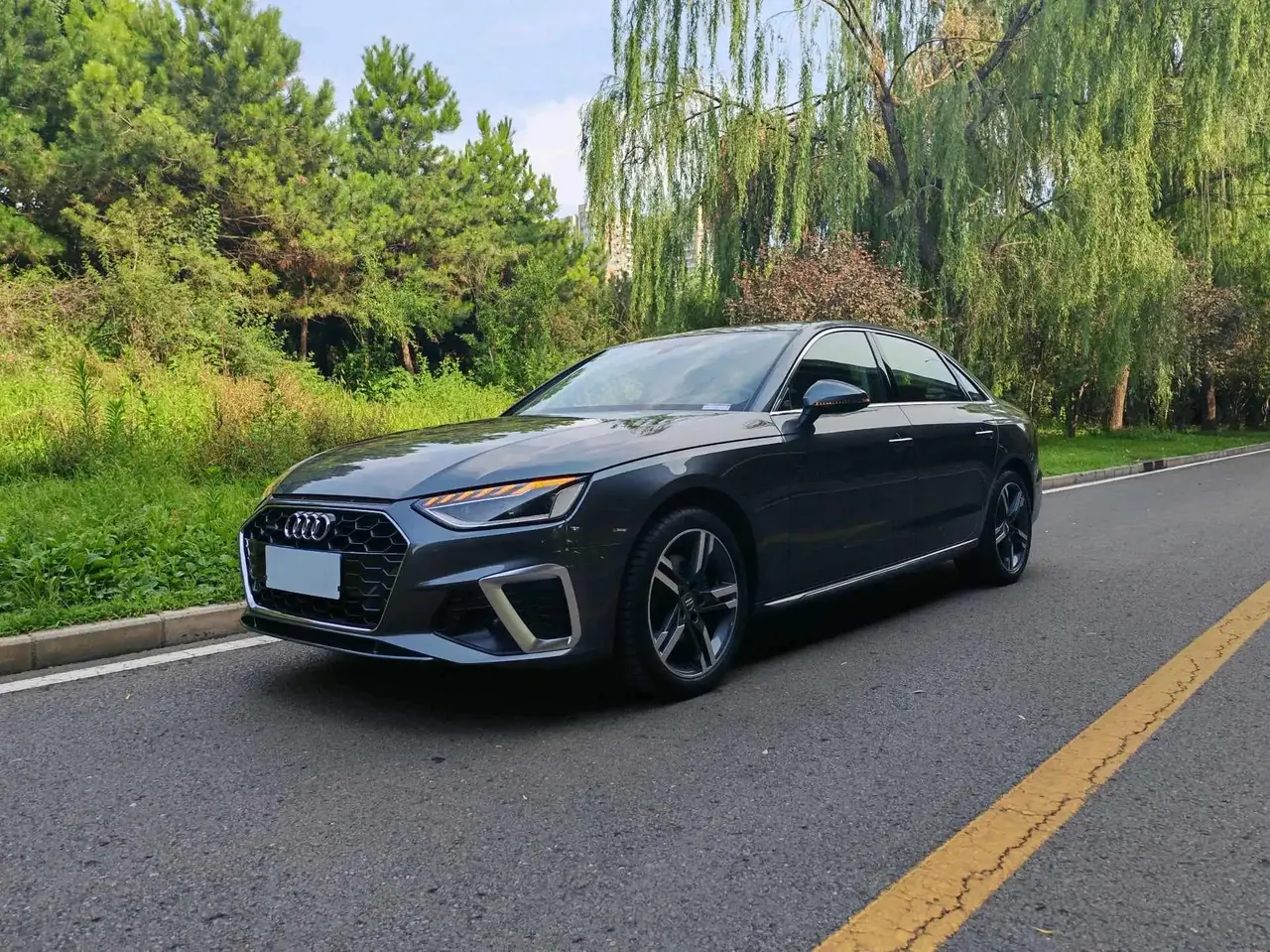 Open image lightbox: Audi A4L 2020 40 TFSI quattro Deluxe Dynamic