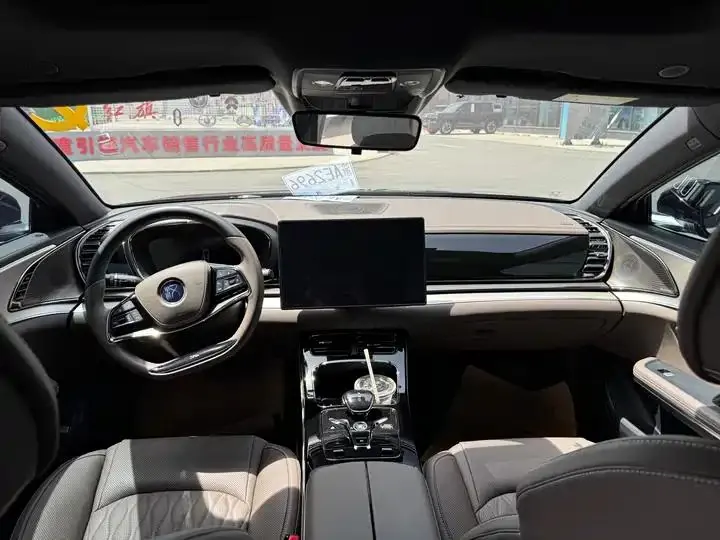 Han 2023 DM-i Champion Edition 121KM Honorable Model 6