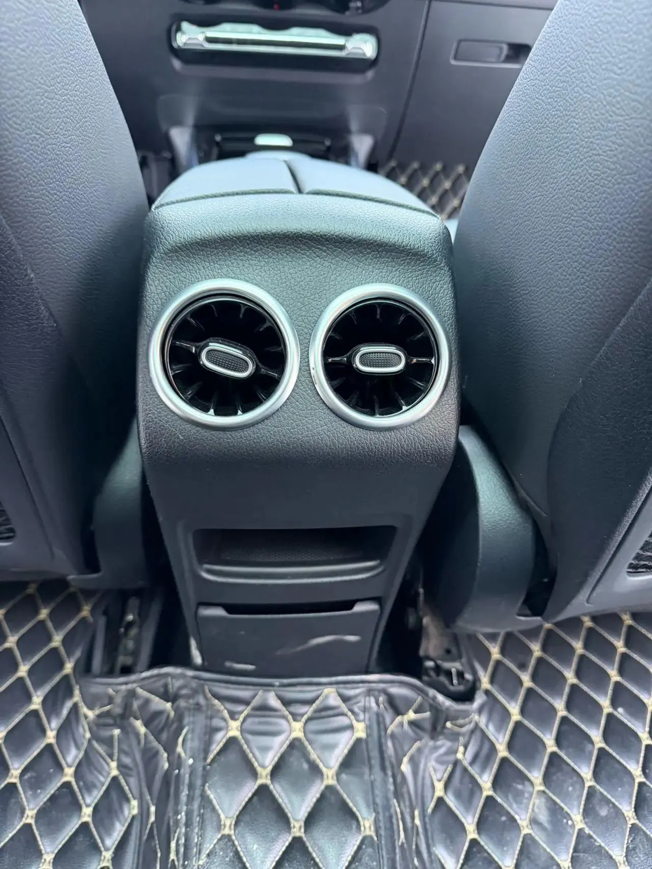 Mercedes Benz GLB 2020 GLB 180 Dynamic 12