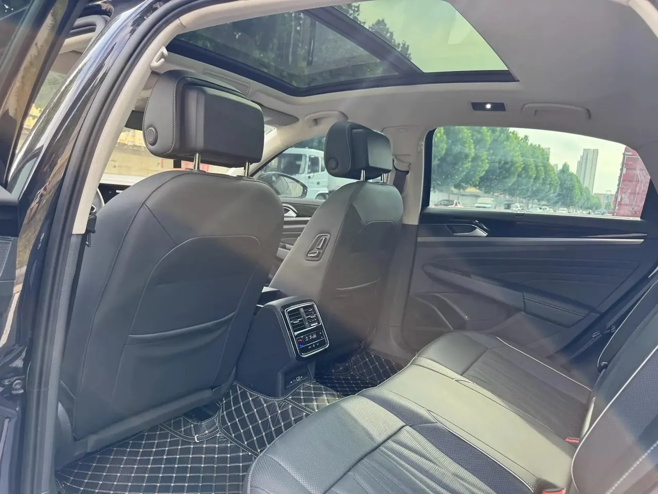 Volkswagen 2023 Passat 2.0TSI 330TSI Luxury Edition (facelift) Automatic 5