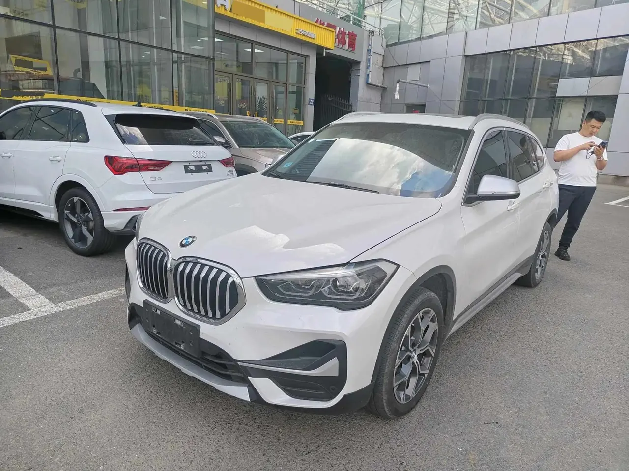 Open image lightbox: BMW X1 2022 sDrive20Li Luxury Model