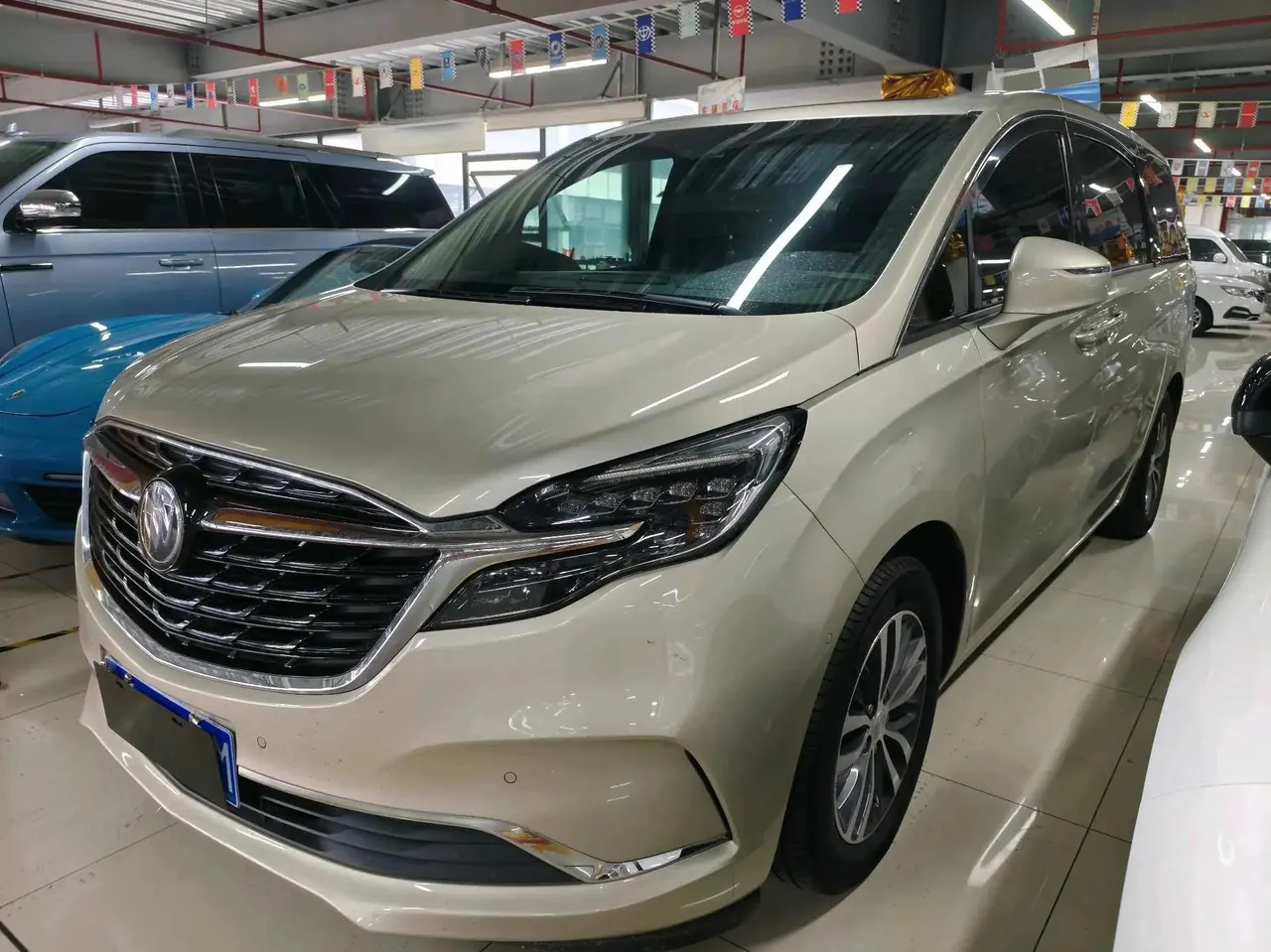Buick GL8 2021 ES Land Business 653T Prestige Model - View 1