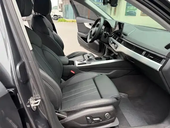 Audi A4L 2020 model 40 TFSI Luxury Dynamic Edition 12