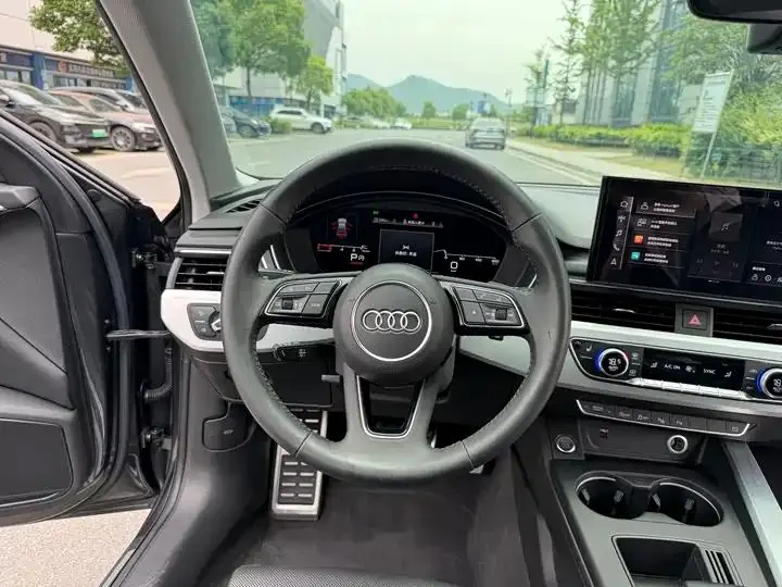 Audi A4L 2020 model 40 TFSI Luxury Dynamic Edition 15
