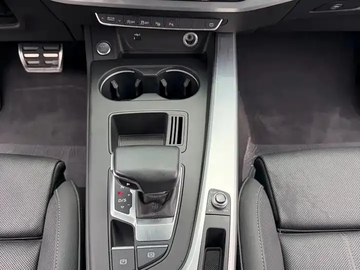 Audi A4L 2020 model 40 TFSI Luxury Dynamic Edition 17