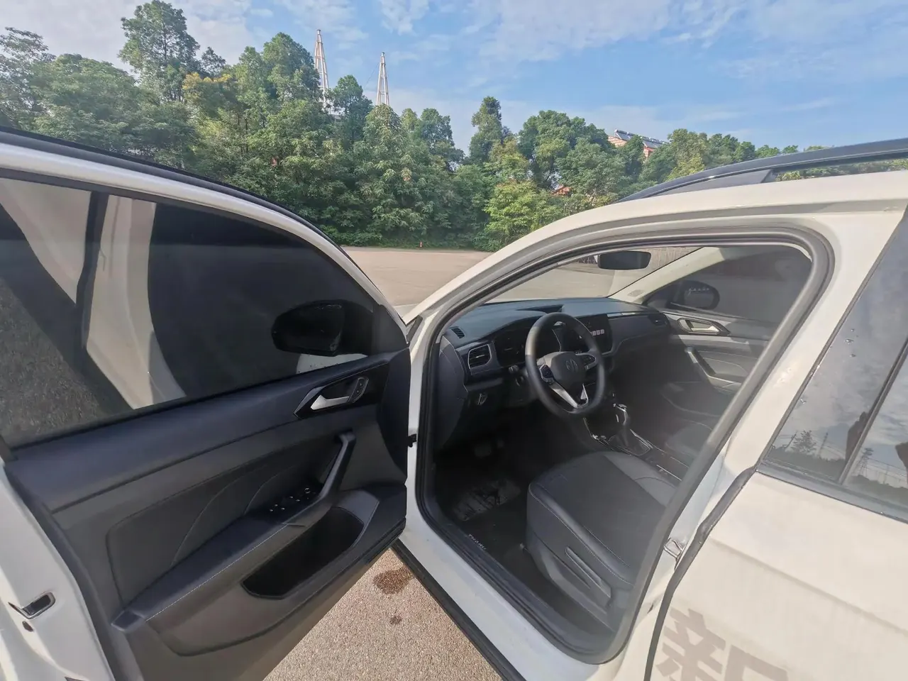 Volkswagen 2025 T-Roc New Edition 1.5TSI 300TSI Prestige Automatic 3