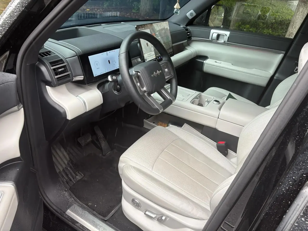 FangChengBao 2025 Titanium 7 1.5T Stepless 200KM Two-Drive Max Edition Automatic Gear 2
