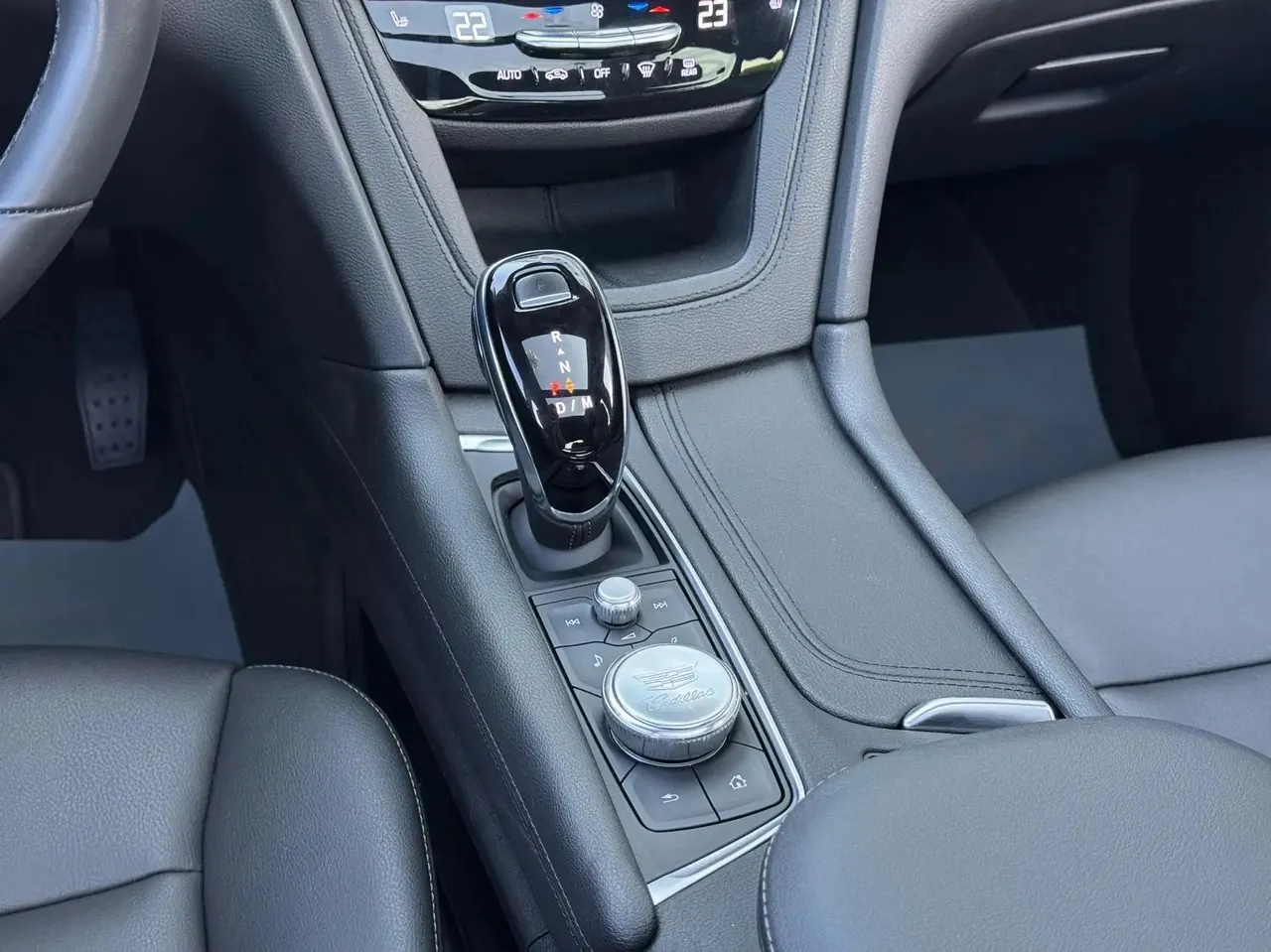 Cadillac XT6 2022 2.0T 6-seat 4-wheel drive fashion model 12