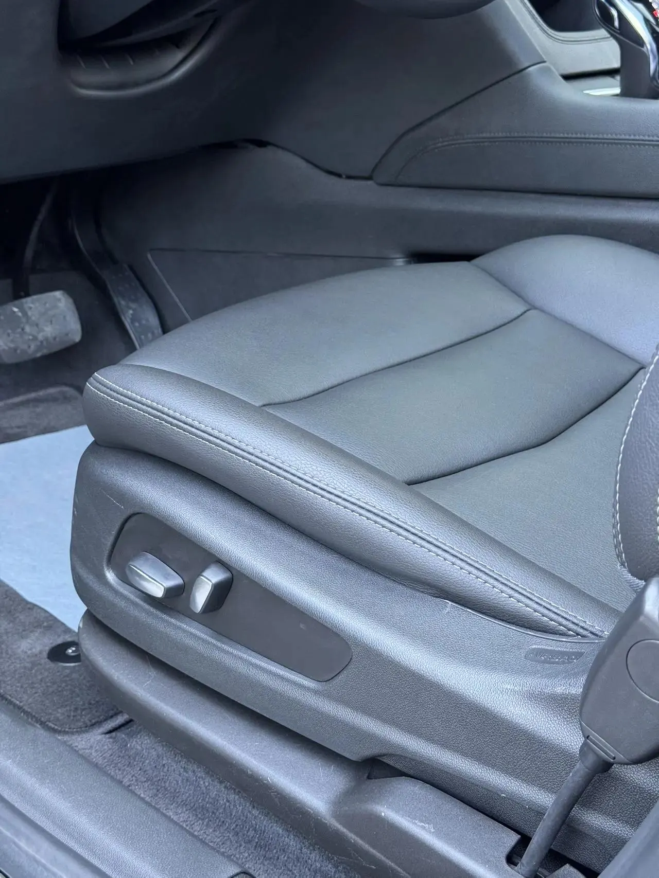 Cadillac XT6 2022 2.0T 6-seat 4-wheel drive fashion model 15