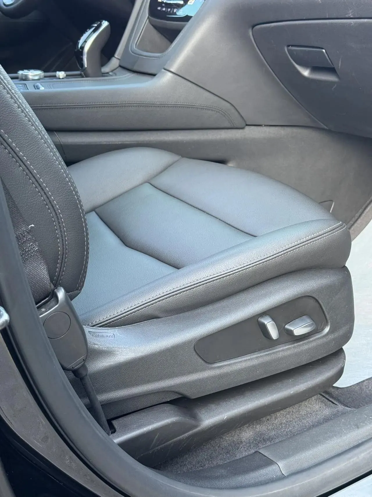 Cadillac XT6 2022 2.0T 6-seat 4-wheel drive fashion model 18