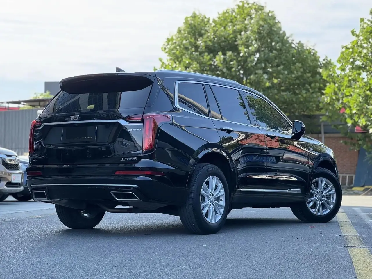Cadillac XT6 2022 2.0T 6-seat 4-wheel drive fashion model 3