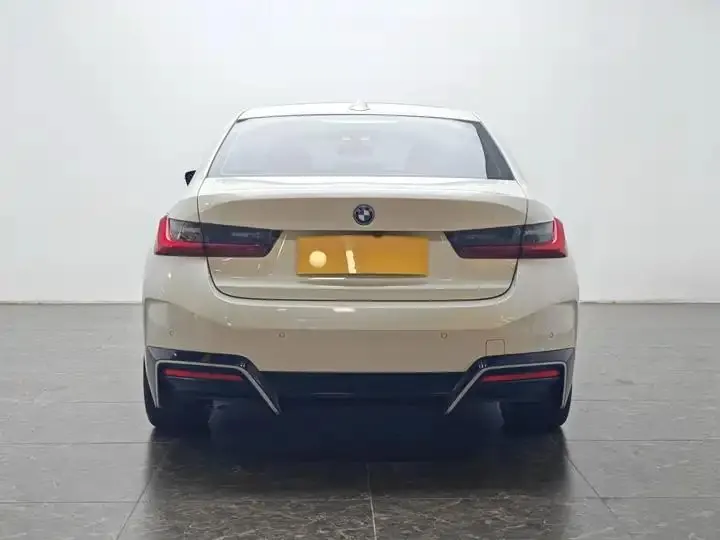 BMW i3 2024 eDrive 35 L 6