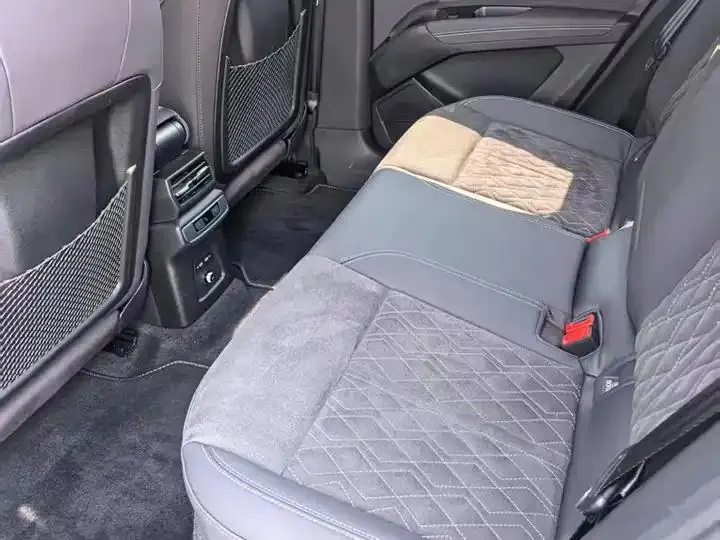 Audi Q4 e-tron 2023 50 e-tron quattro Edition 10