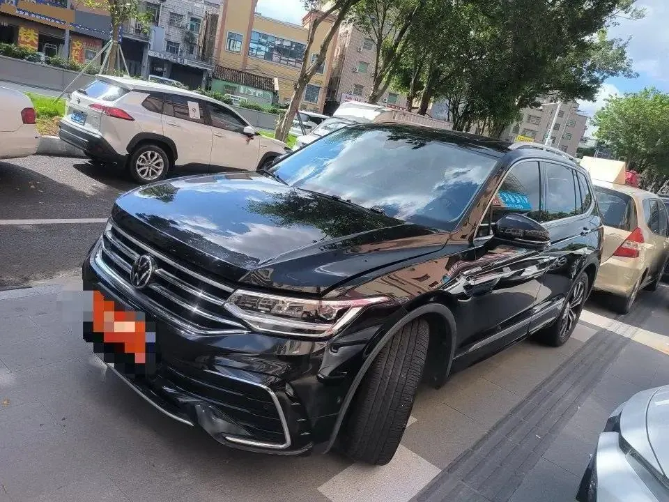 Tiguan L 2023 330TSI Automatic Two-Drive R-Line Enjoy Edition - View 1