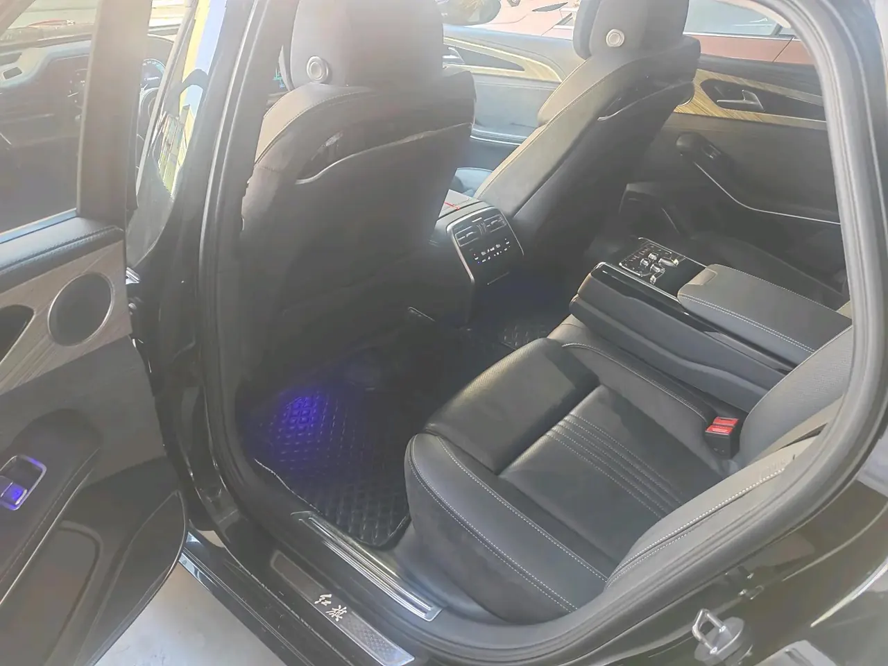 HongQi H9 2020 3.0T Zhilian Qichang Edition 8