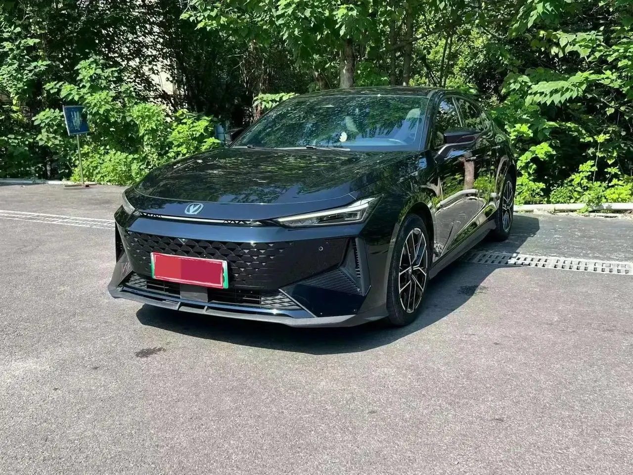 ChangAn 2024 UNI-V Smart Electric iDD 1.5 CVT Blue Whale 136km Intelligent Supreme Edition Automatic - View 1