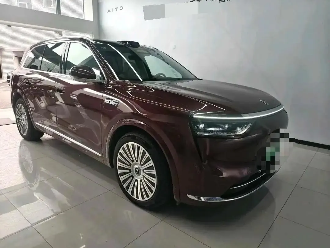 AITO M8 2025 extended range Ultra version 53.4kWh 5-seat version 3