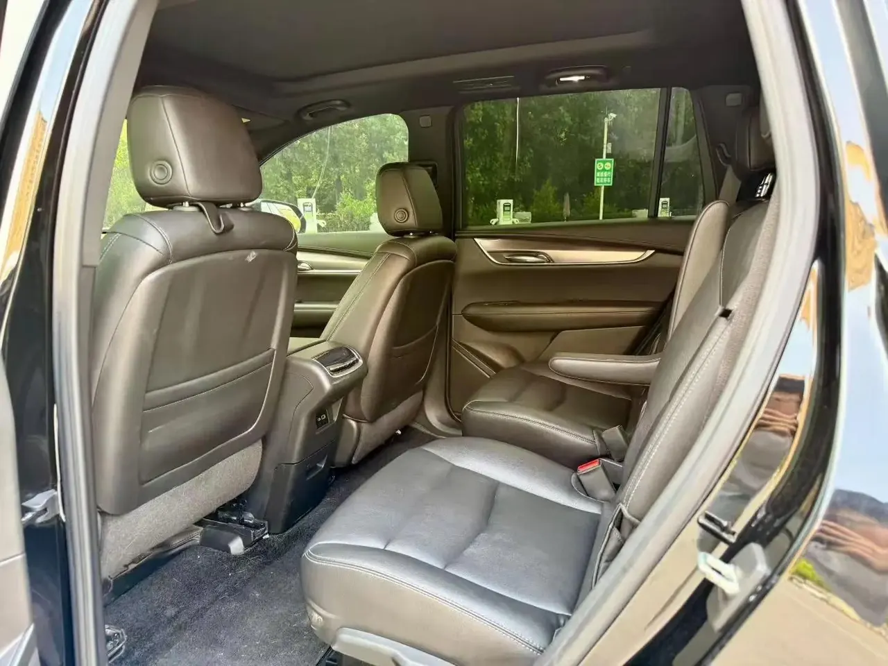 Cadillac XT6 2022 2.0T 6-seat 4-wheel drive luxury model 2