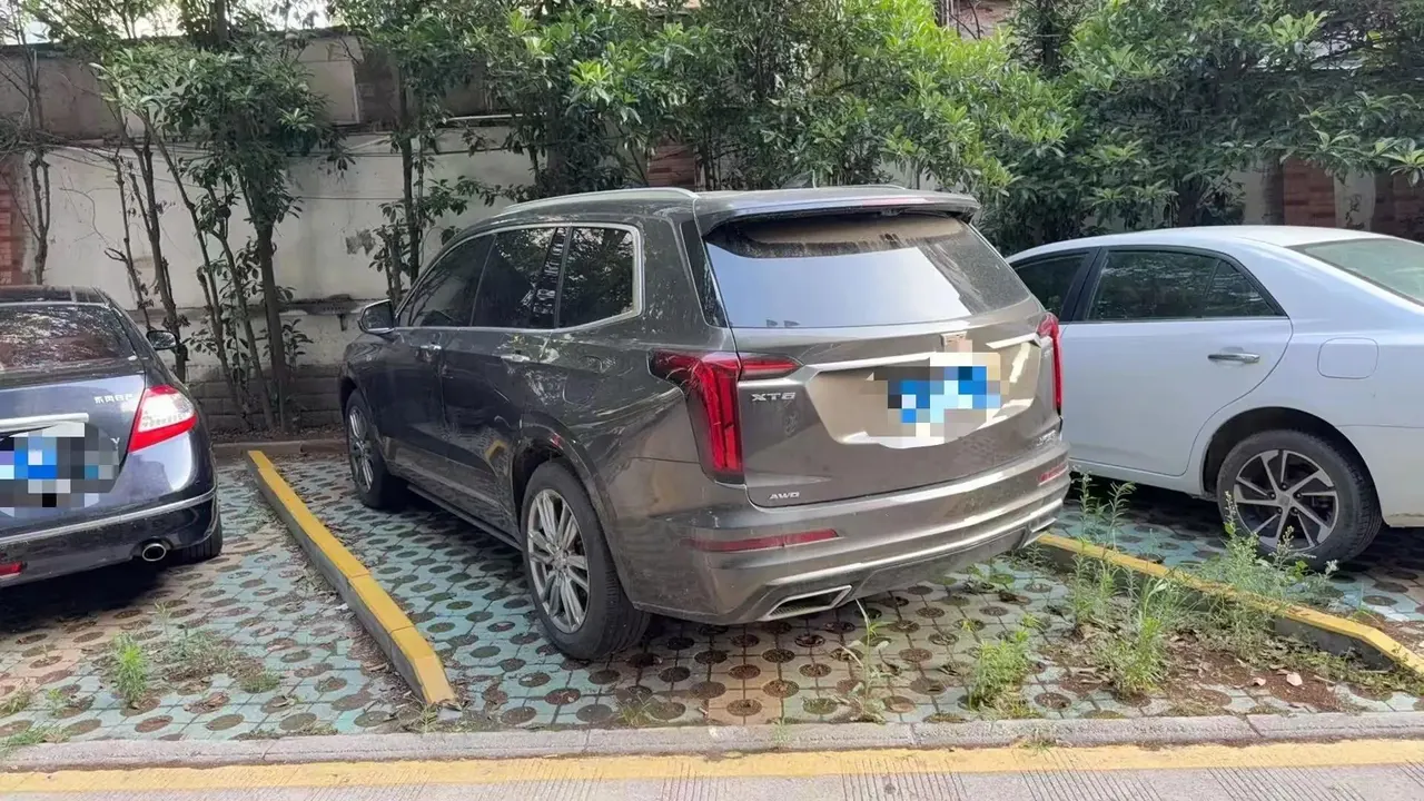 Cadillac XT6 2022 2.0T 6-seat 4-wheel drive luxury model 3