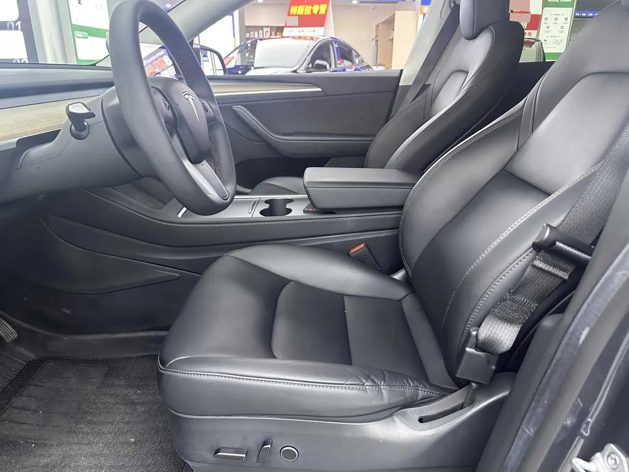 2022 Model Y Refreshed Rear-Wheel-Drive Version 4