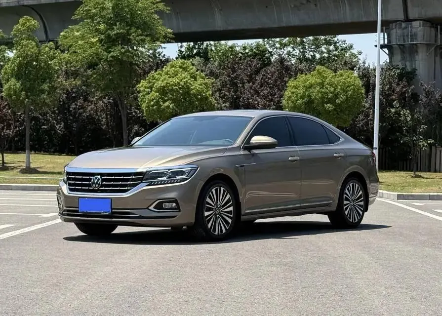 Passat 2021 330TSI Deluxe Edition - View 1