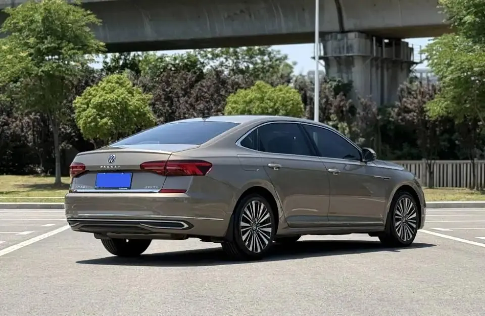Passat 2021 330TSI Deluxe Edition 2